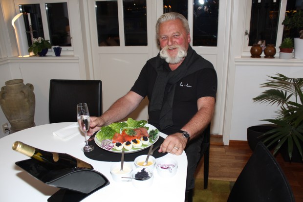 Ah! Nå skal det nytes!