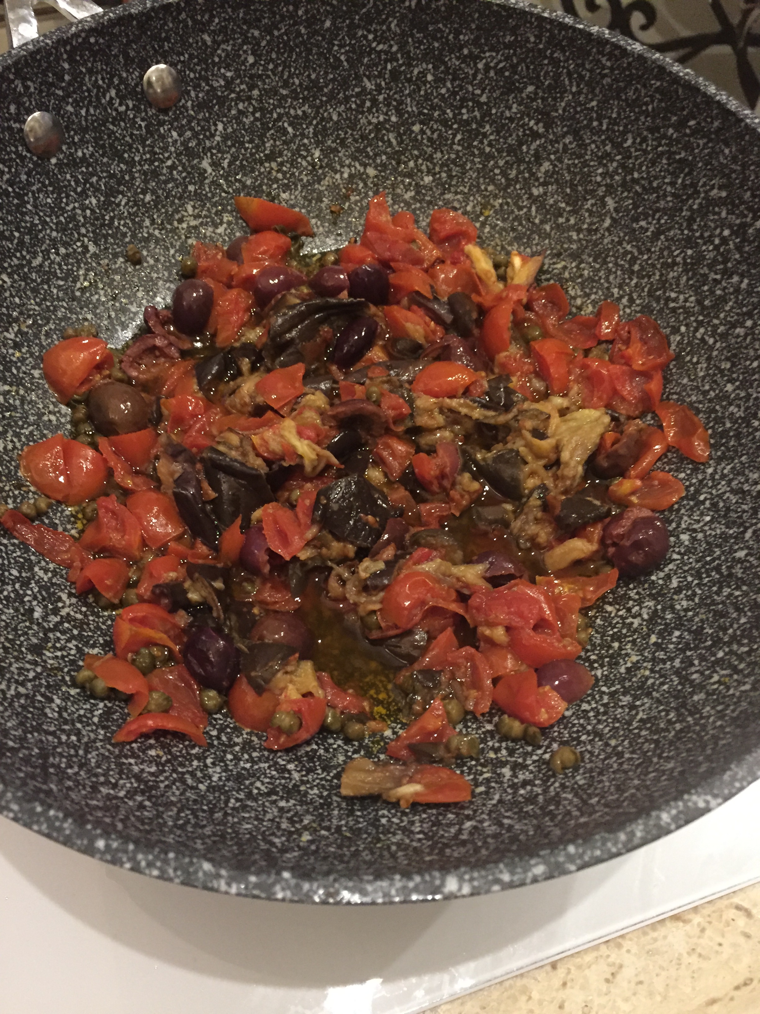 tomater og aubergine er kokt møre